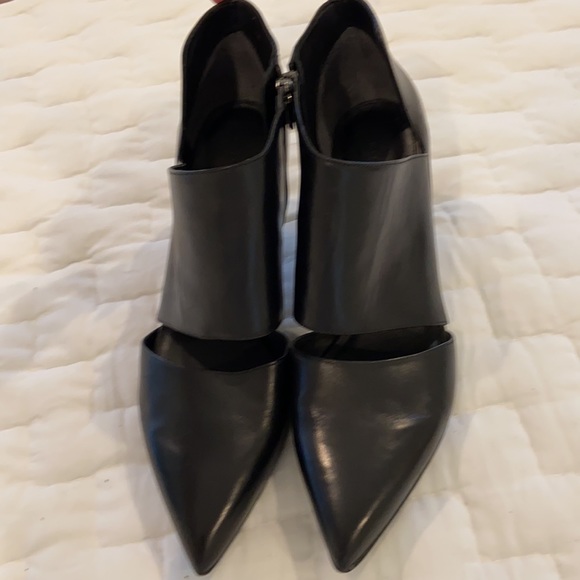 Sigerson Morrison Black asymmetric cut out heels, size 9.5 excellent condition - Picture 3 of 10